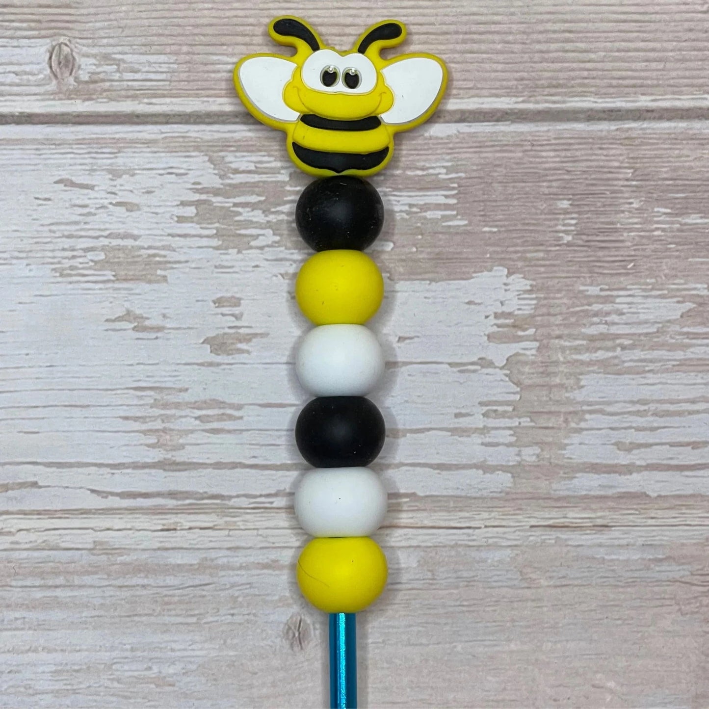 Bee Beaded Crochet Hook - Little Luvin Stitches