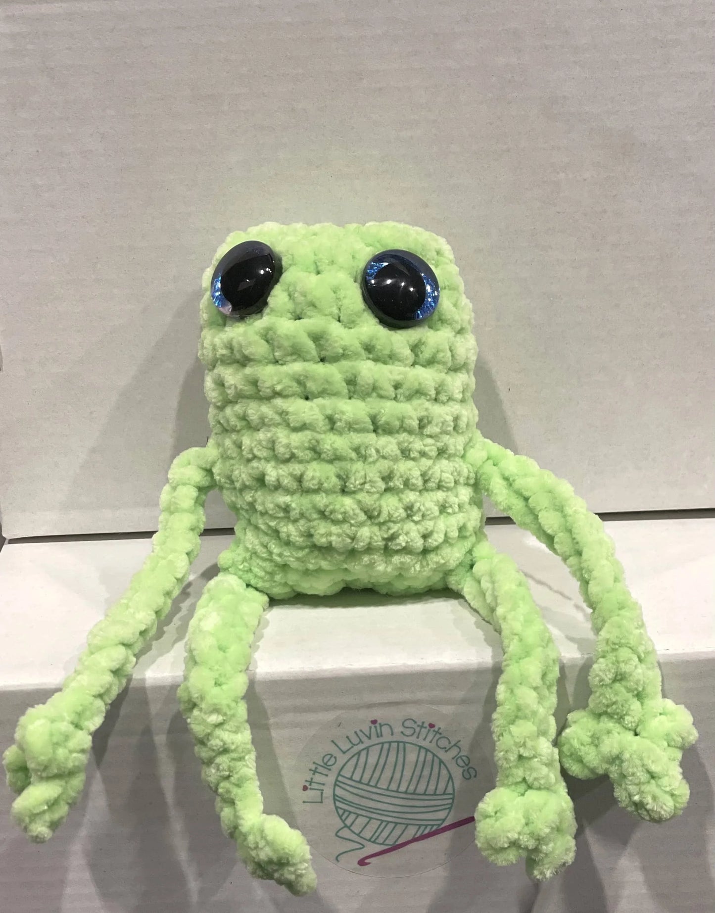 Plushie Luv in a Box – Fred the Long Leggy Frog